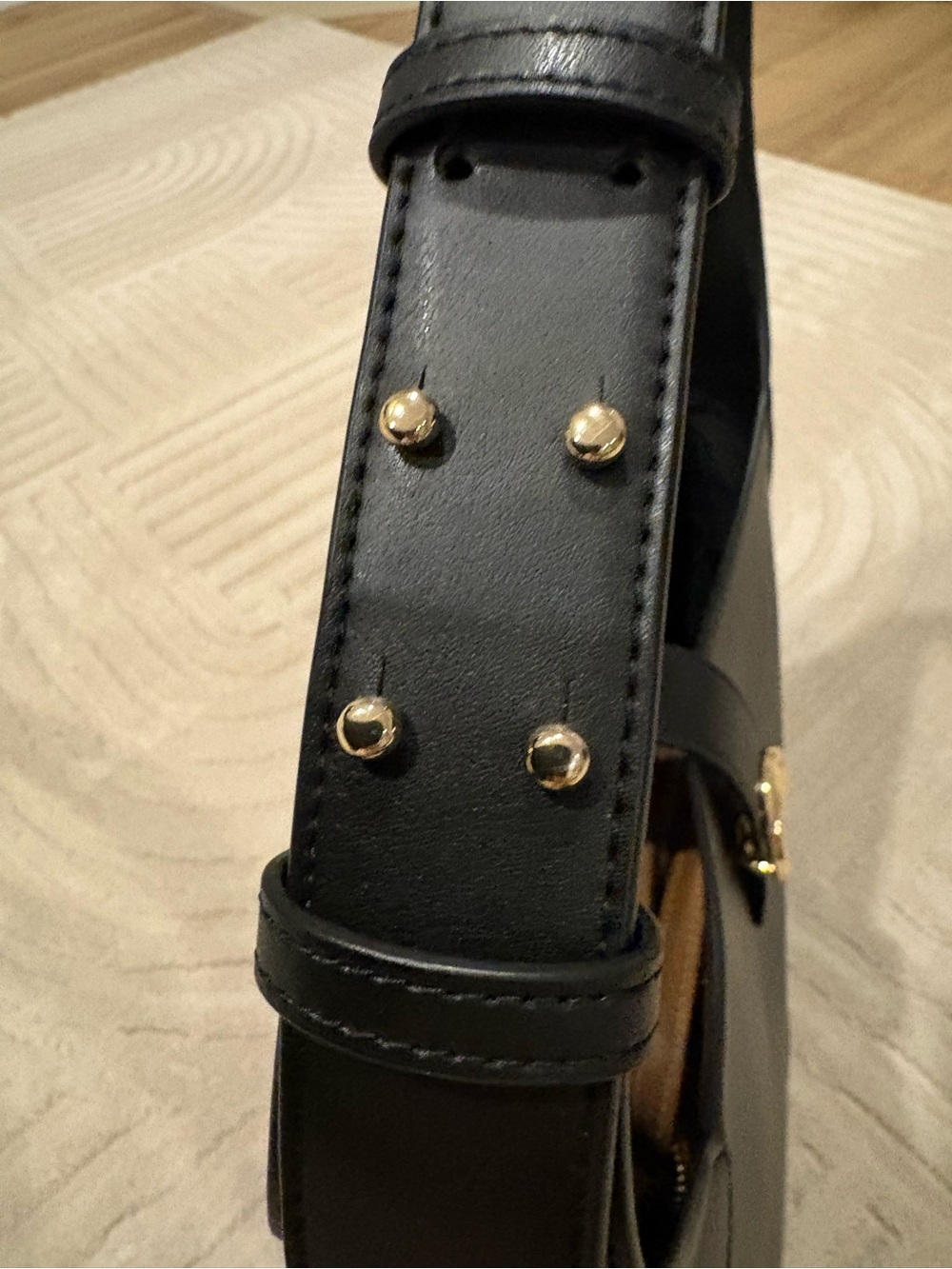 Lululemon Black Shoulder Bag 🖤 - Picture 5 of 5